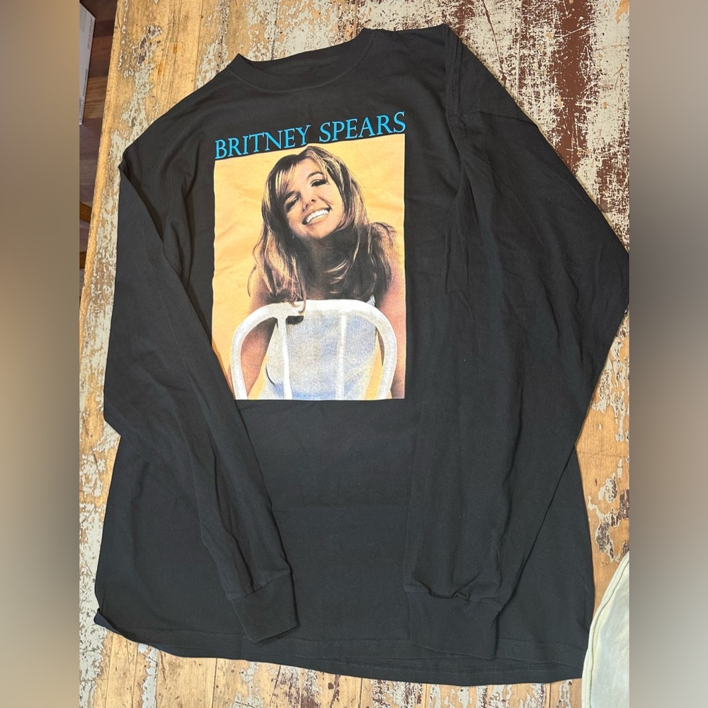 NWT 3X Brittney Spears long sleeve TShirt!! Stylish & soft, great for any fit! 😊